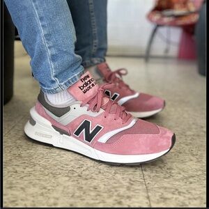 NEW New Balance Rose & Charcoal Pig Skin Suede Sneakers 9M